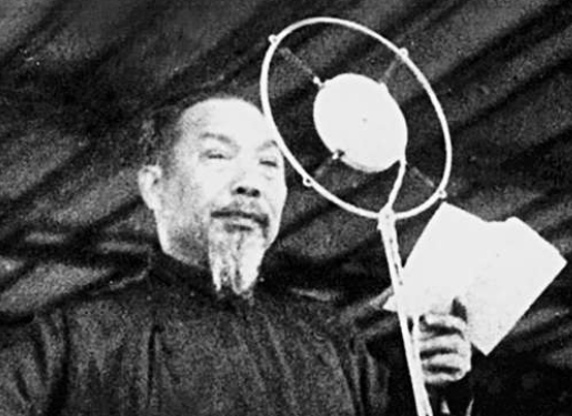 學(xué)者們的抗戰(zhàn)勝利時刻　　八十年前，當(dāng)日本投降的消息傳遍中國大地，不同境遇的學(xué)人以各自方式銘刻下這一歷史性時刻。[詳細(xì)]