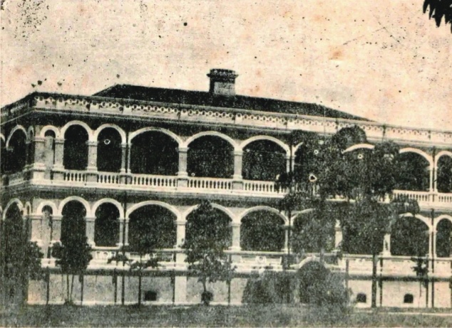 圖書館學(xué)家杜定友的“文化抗戰(zhàn)”　　為喚醒民智、振奮抗戰(zhàn)精神，杜定友還創(chuàng)新設(shè)立巡回書庫，改造舊戲臺為“民眾閱覽室"……[詳細(xì)]