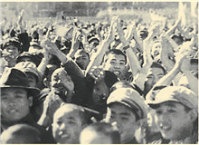 重整河山待后生——　　《四世同堂》的時間線是抗戰(zhàn)全程，小說雖然是虛構(gòu)的，但具體的描寫，連一株花草都是真實的。老舍身在重慶，心在北平。[詳細(xì)]