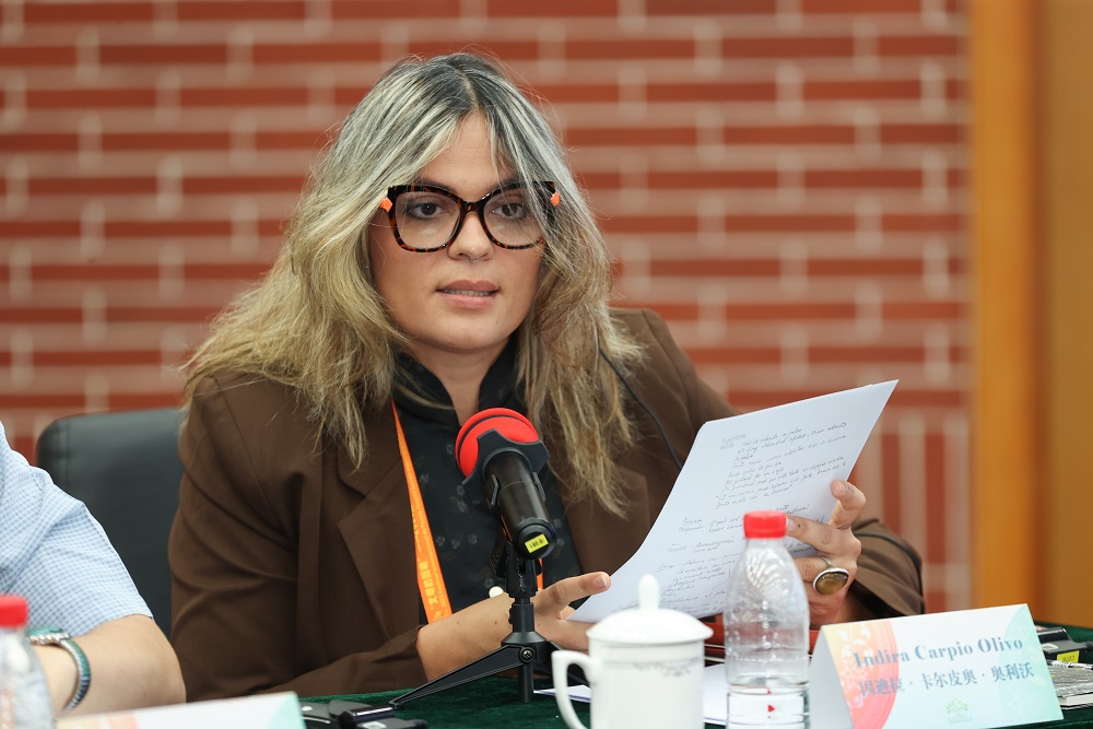 委內(nèi)瑞拉詩(shī)人因迪拉·卡爾皮奧·奧利沃