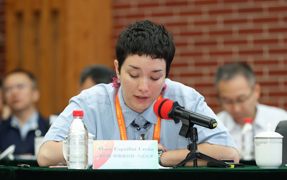 多米尼加詩(shī)人泰伊斯·埃斯派拉特·烏雷尼亞