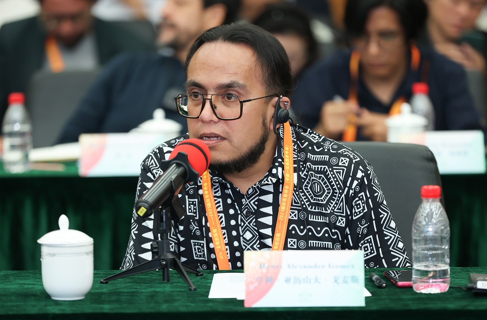 哥倫比亞詩(shī)人亨利·亞歷山大·戈麥斯