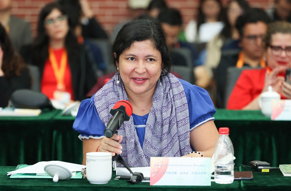 薩爾瓦多詩(shī)人勞里·克里斯蒂娜·加西亞·杜埃尼亞斯