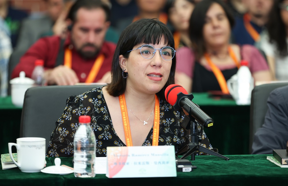 智利詩(shī)人維多利亞·拉米雷斯·曼西莉亞