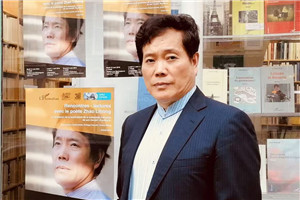 童話：獲獎作品《月光蟋蟀》作者：趙麗宏         獲獎感言我的寫作起始于詩歌和散文，寫兒童文學(xué)、小說和童話，是在我60歲以后。創(chuàng)作兒童文學(xué)，使我的寫作和兒童的世界聯(lián)系在一起。這是一個純真的世界，是一個不能容忍虛偽和欺騙的世界……