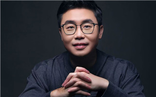 小說：獲獎作品《我人生最開始的好朋友》作者：蔡崇達(dá)         獲獎感言在我理解中，兒童文學(xué)是復(fù)雜且重要的文學(xué)形式，必須用最簡練的語言觸及最根本的命題，必須采用簡單到兒童都讀得懂且喜歡讀的語言，帶兒童進(jìn)入他們身上正在展開的對自我內(nèi)心的理解……