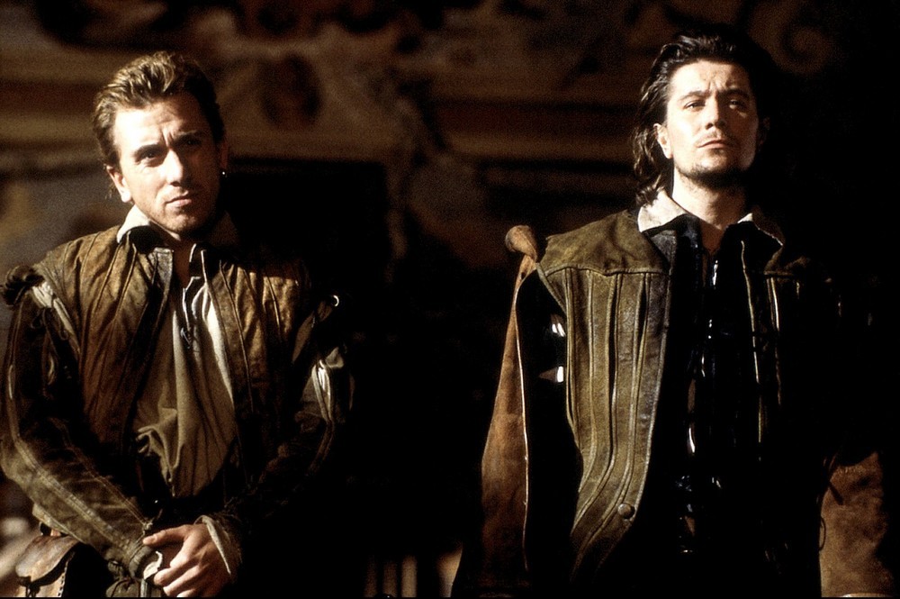 電影《君臣人子小命嗚呼》由蒂姆·羅斯和加里·奧德曼主演。