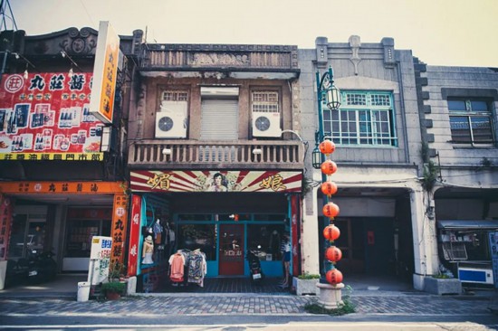 張信哲出生在中國臺(tái)灣云林縣的西螺古鎮(zhèn)。