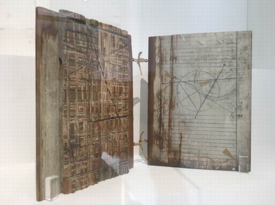 安琪拉·歐其賓迪，《版（板）》