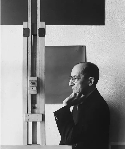 1942年，蒙德里安在紐約工作室