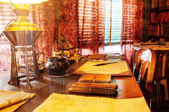 瑞典作家斯特林堡的書桌。從1908年到1912年，他在藍(lán)塔住了4年。書桌上保持著作家最后的布局