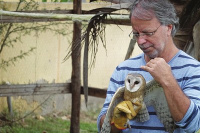 莫桑比克作家喵·科托在導(dǎo)演索爾維格·努德隆德2019年拍攝的紀(jì)錄片《我是我的名字喵·科托的作者》中展示了他在貝拉的生活與工作。影片劇照