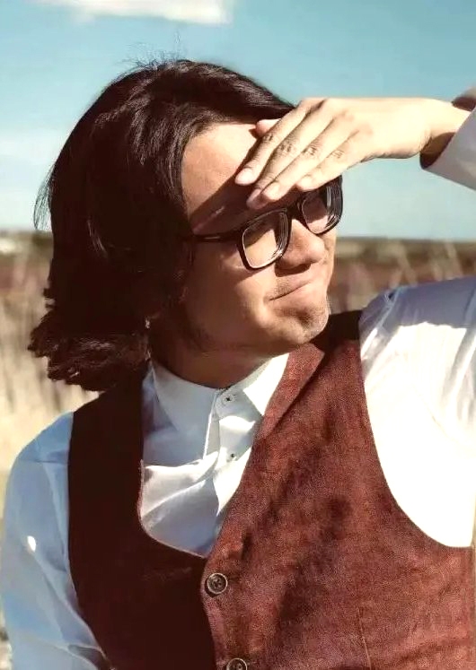 王智涵，青年譯者，譯有《月球城市》《金色筆記》等